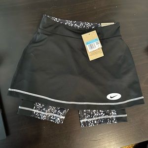 Girls medium nike tennis skirt